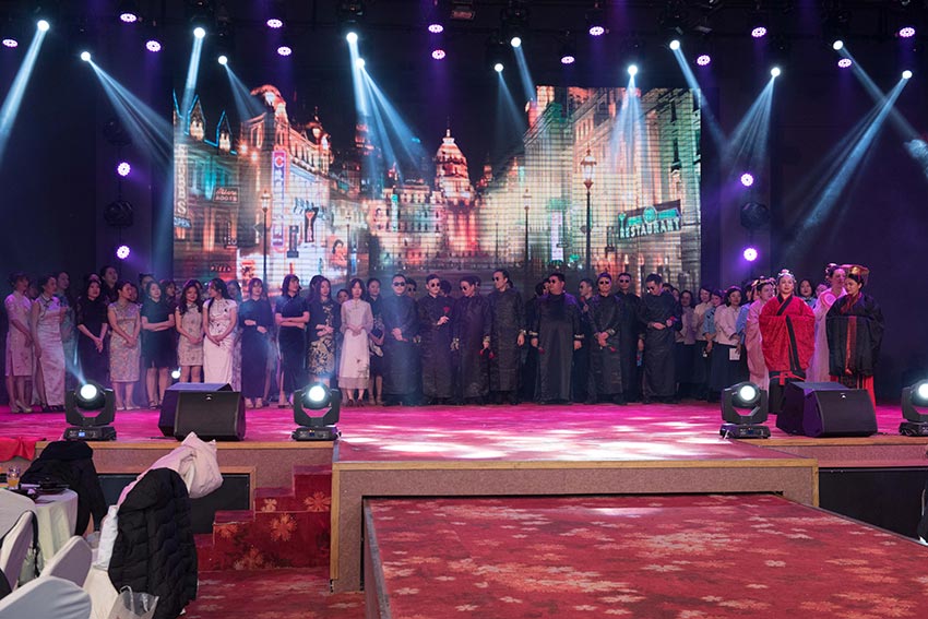 1628926965989055.jpg 艾木傳媒大集體合影拍攝方法