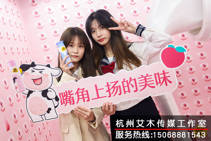 1630815161247163.jpg 盒馬生鮮認(rèn)養(yǎng)一頭牛春日桃園會(huì)新品發(fā)布現(xiàn)場(chǎng)人員拍攝