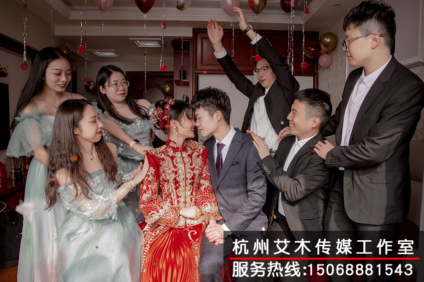 1631282141319696.jpg 新郎新娘以及伴娘伴郎集體照拍攝