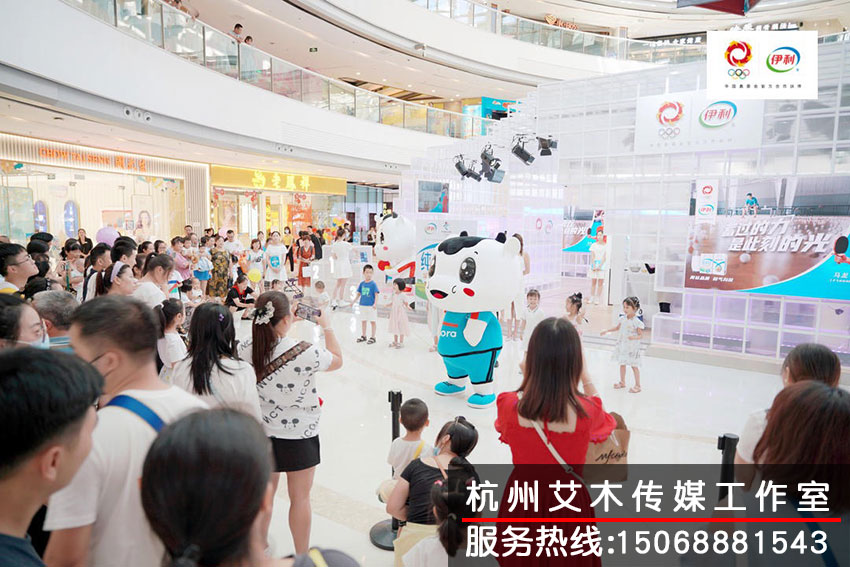 1631328238456711.jpg 伊利展會活動現(xiàn)場人員拍攝